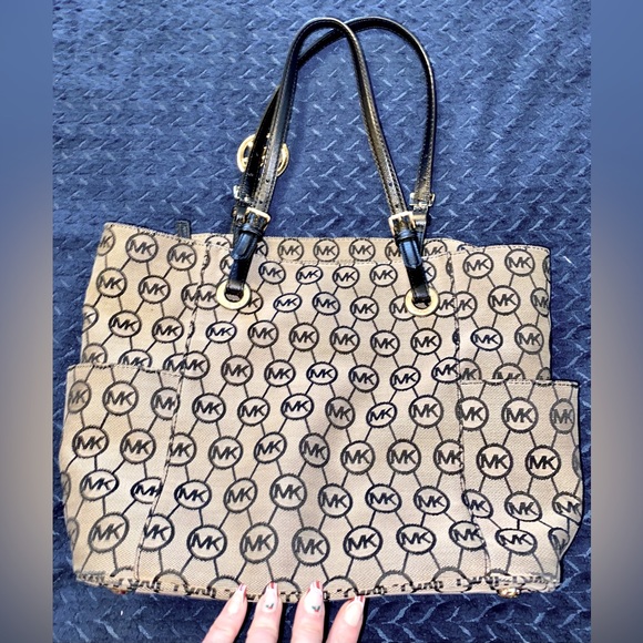 Michael Kors, medium monogram canvas tote - Picture 1 of 9